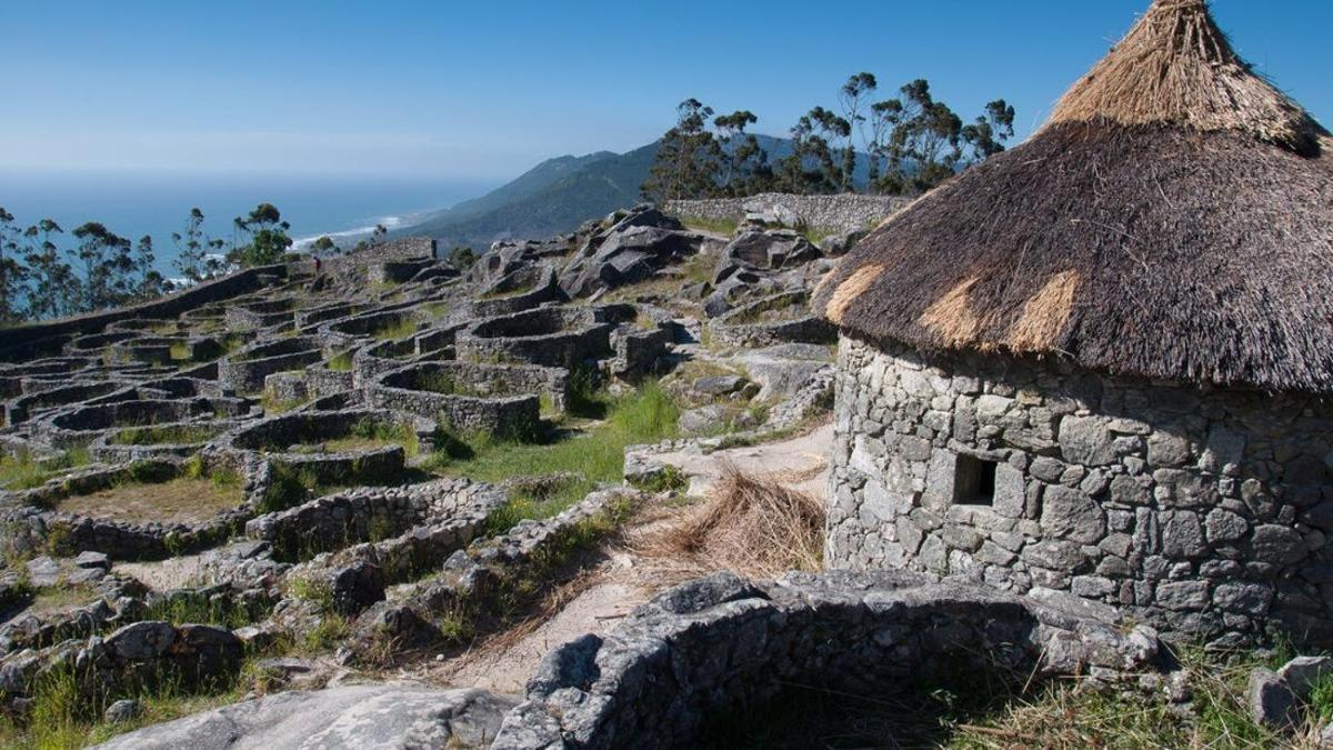 Casa Con Piscina A Orilla Del Rio Mino Tomino