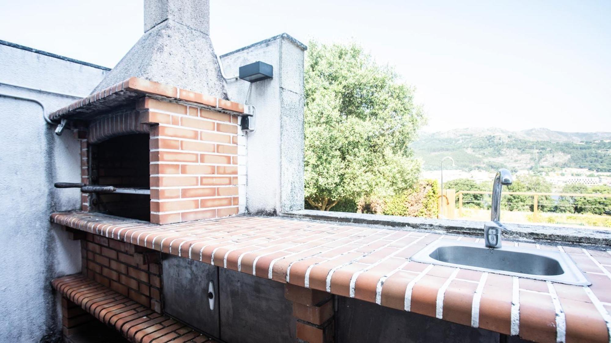 Casa Con Piscina A Orilla Del Rio Mino * Tomino