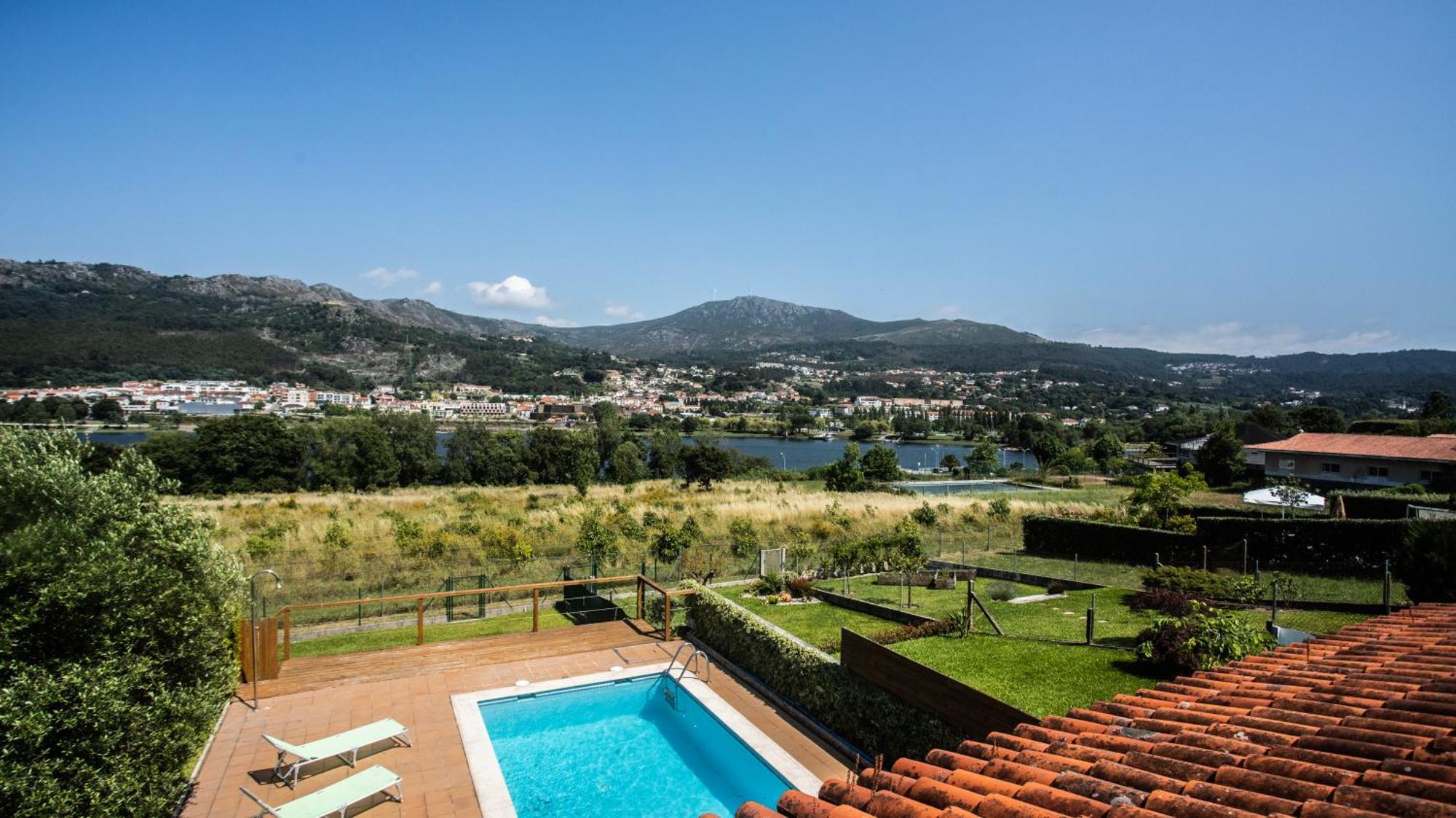 Casa Con Piscina A Orilla Del Rio Mino Holiday home *